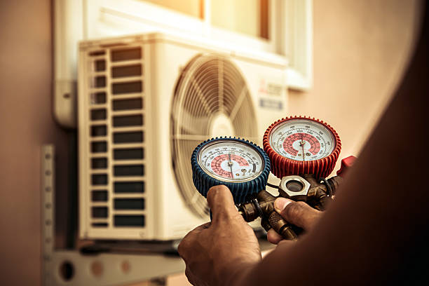 Professional Hvac technician working in Highwood, IL